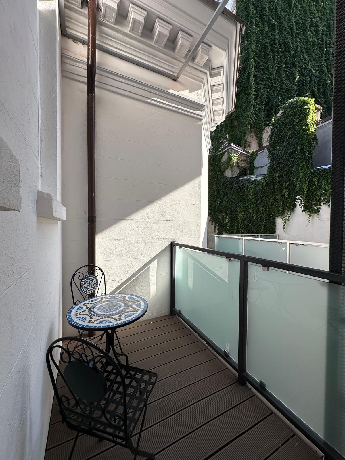 Queen Room with Balcony - House4You - 8