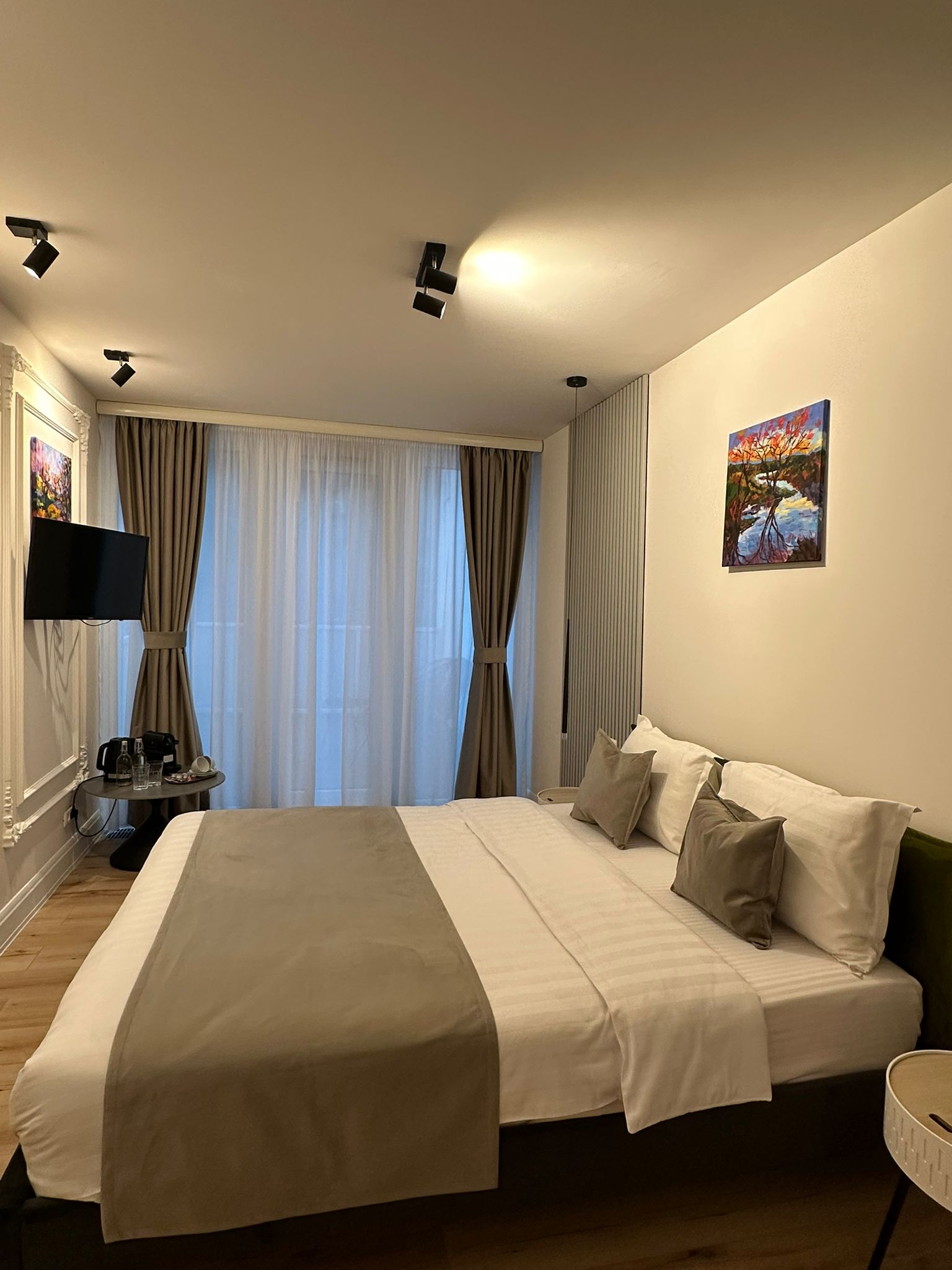 Deluxe Room with Balcony -House4You - 9